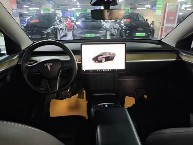 Tesla Model Y — Фото автомобиля 9