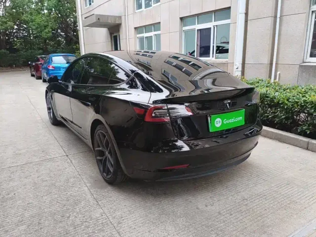 Tesla Model 3 — Фото автомобиля 4