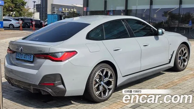 BMW i4 — Фото автомобиля 3