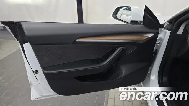 Tesla Model 3 — Фото автомобиля 13
