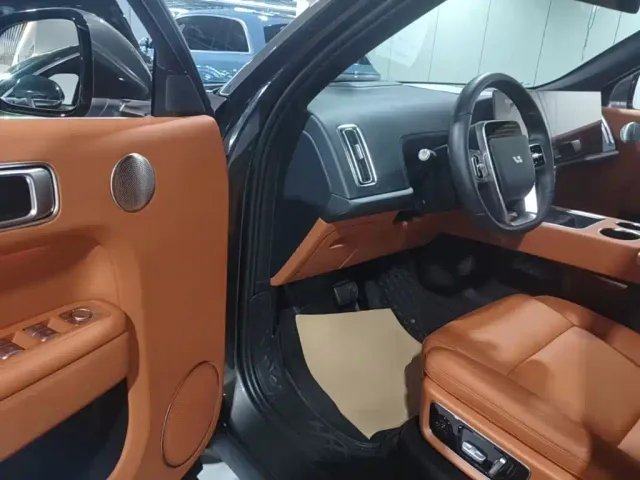 Li Auto L9 — Фото автомобиля 15