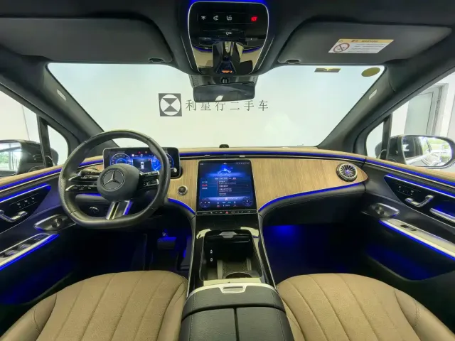 Mercedes-Benz EQE SUV — Фото автомобиля 10