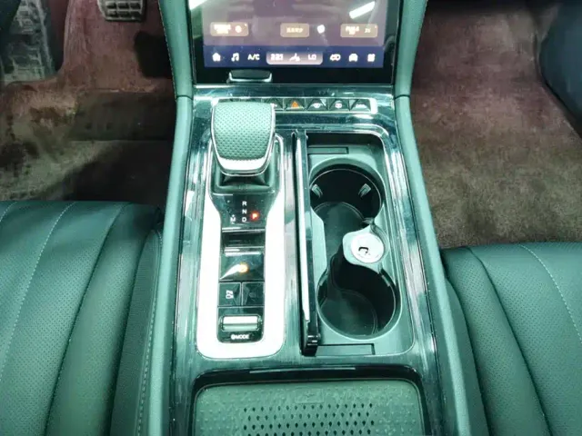 Hongqi H5 — Фото автомобиля 16