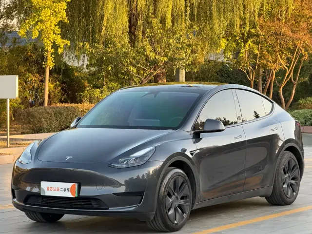 Фотография автомобиля — Tesla Model Y
