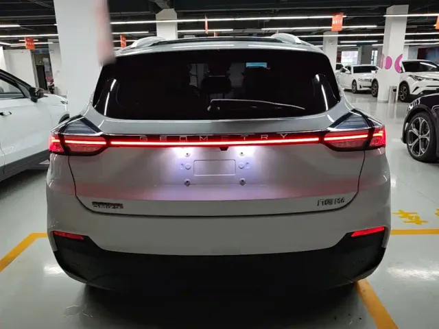 Geely Geometry M6 — Фото автомобиля 5