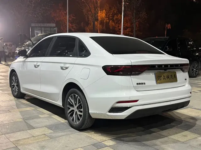 Geely Emgrand — Фото автомобиля 4