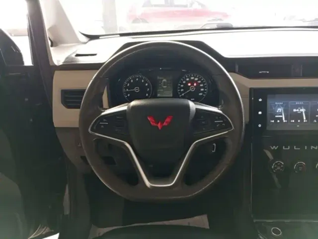 Wuling Zhengcheng — Фото автомобиля 10