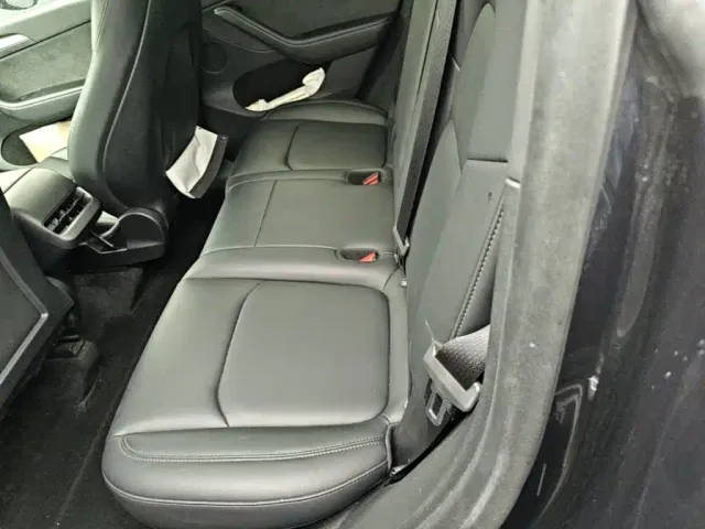 Tesla Model Y — Фото автомобиля 16