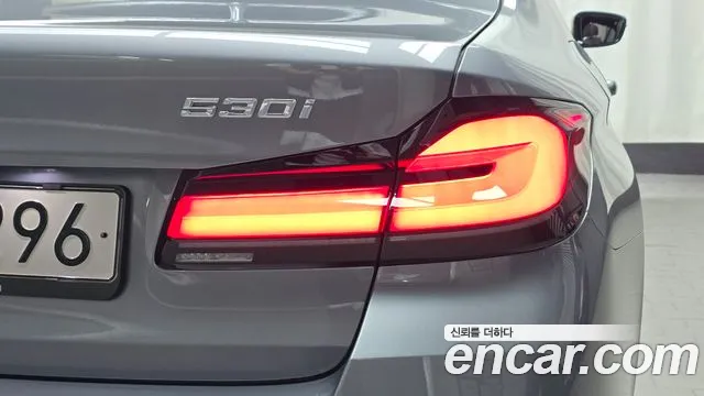 BMW 5-Series — Фото автомобиля 23