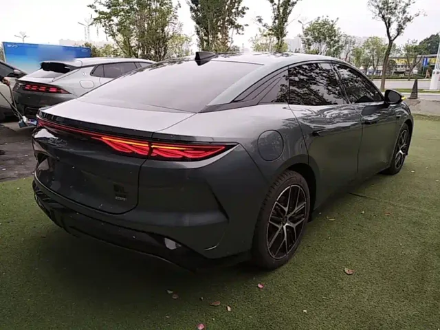 BYD Han L — Фото автомобиля 6