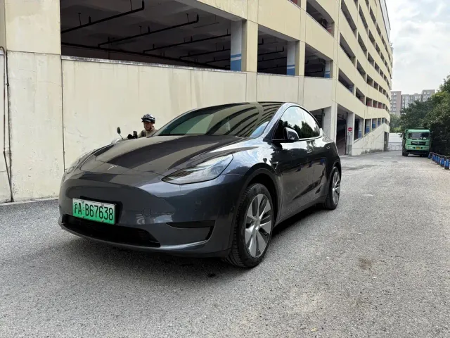 Фотография автомобиля — Tesla Model Y