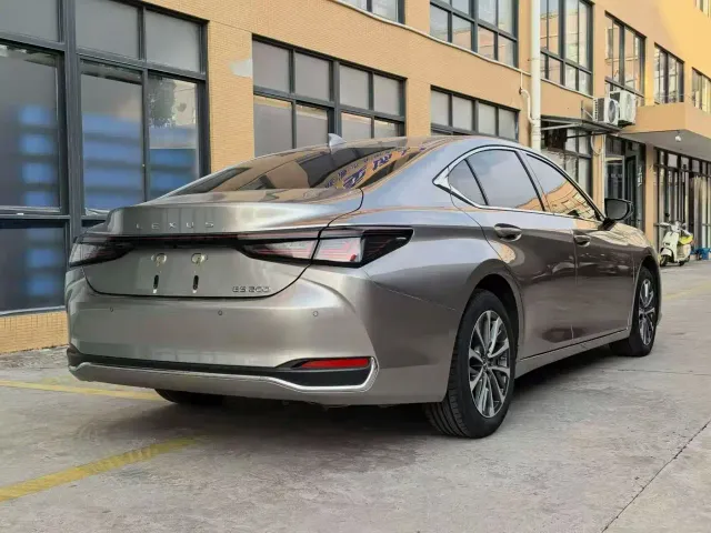 Lexus ES — Фото автомобиля 9