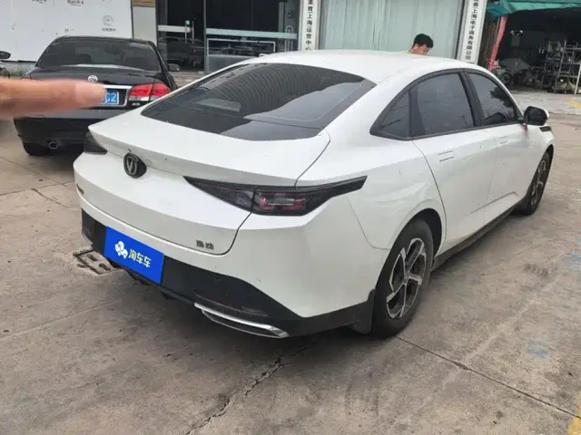 Changan Eado — Фото автомобиля 3