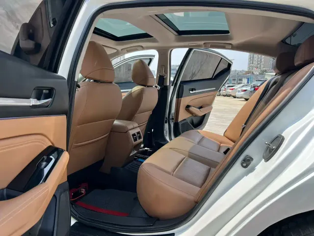 Nissan Teana — Фото автомобиля 6
