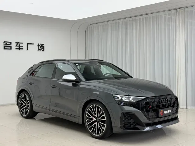 Audi SQ8 — Фото автомобиля 3