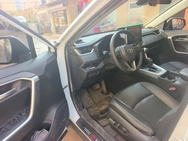 Toyota RAV4 — Фото автомобиля 12