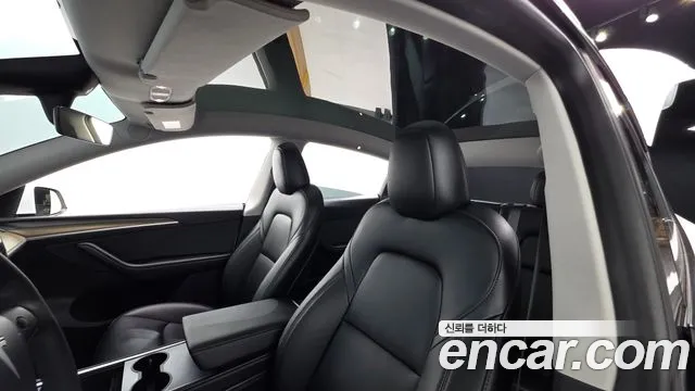 Tesla Model Y — Фото автомобиля 22