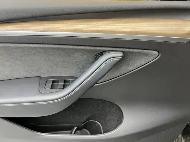 Tesla Model Y — Фото автомобиля 15