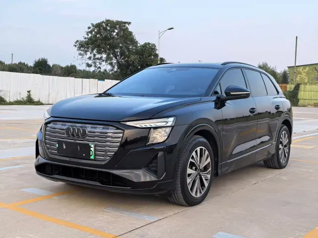 Фотография автомобиля — Audi Q5 e-tron