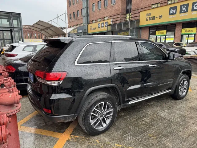 Jeep Grand Cherokee — Фото автомобиля 4