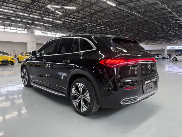 Mercedes-Benz EQE SUV — Фото автомобиля 13