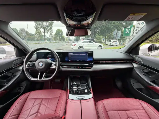 BMW 5 Series — Фото автомобиля 13