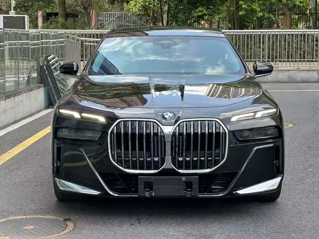 BMW 7 Series — Фото автомобиля 2