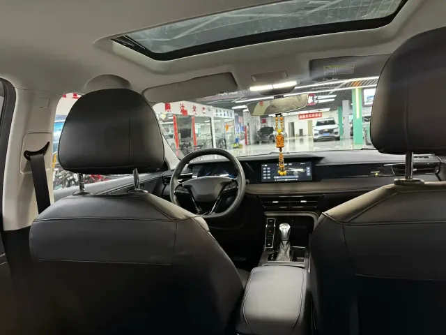 Roewe i5 — Фото автомобиля 6