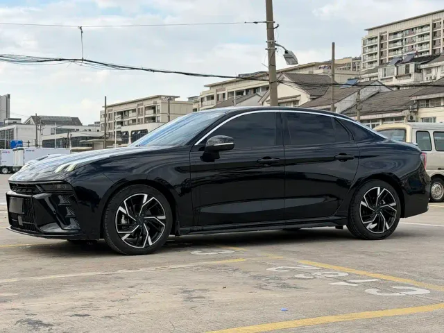 Фотография автомобиля — Lynk & Co 03