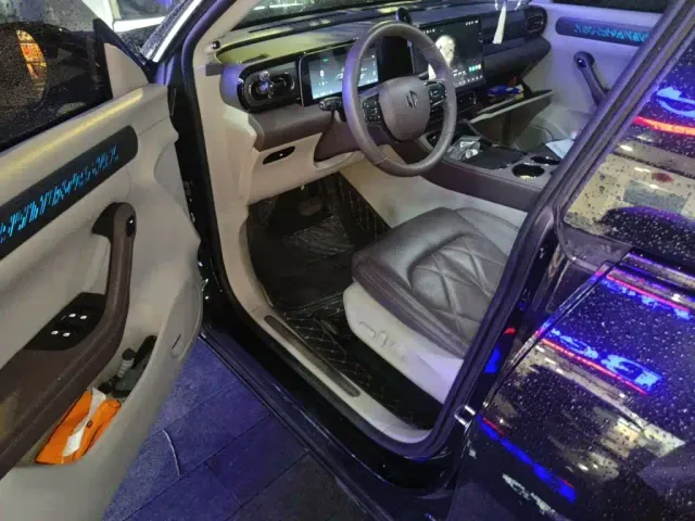 Leapmotor C11 — Фото автомобиля 13