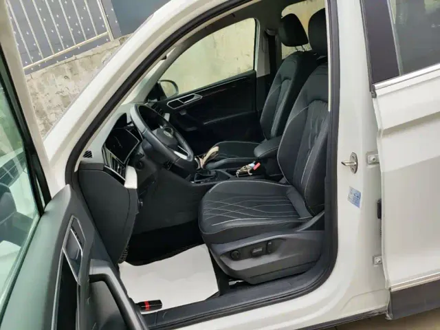 Volkswagen Tiguan L — Фото автомобиля 14
