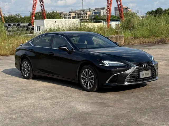 Фотография автомобиля — Lexus ES