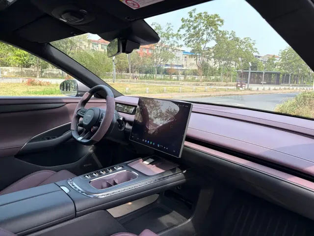Xiaomi SU7 — Фото автомобиля 10