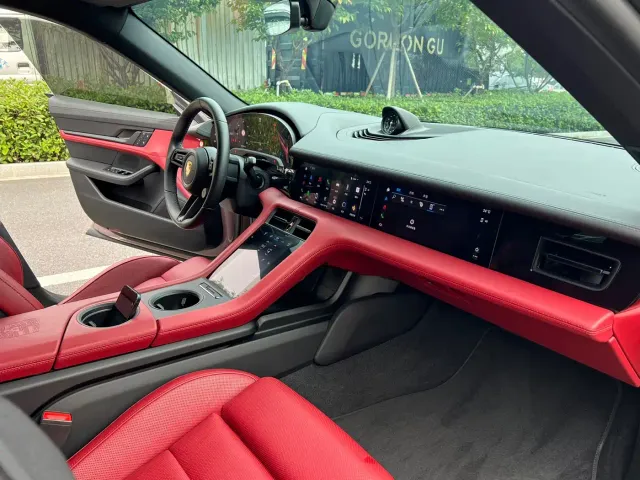Porsche Taycan — Фото автомобиля 8