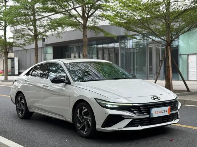 Hyundai Elantra — Фото автомобиля 3
