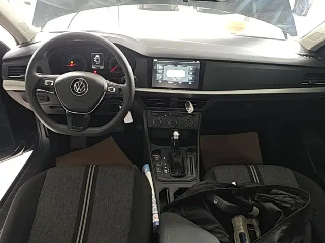 Volkswagen Lavida — Фото автомобиля 9