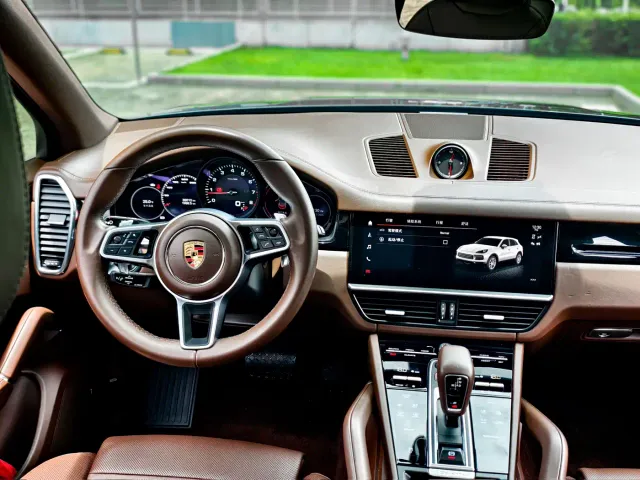 Porsche Cayenne — Фото автомобиля 10