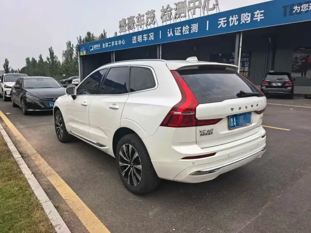 Volvo XC60 — Фото автомобиля 3