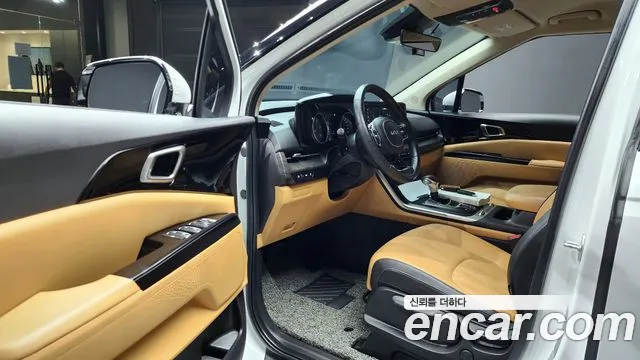 Kia Canival — Фото автомобиля 15