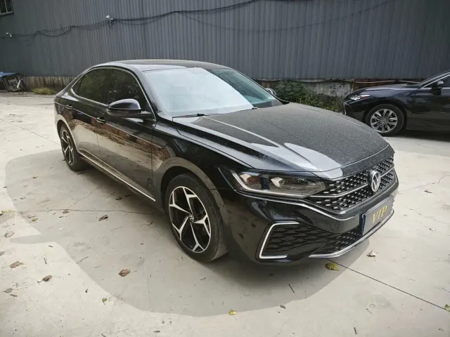 Volkswagen Passat — Фото автомобиля 3