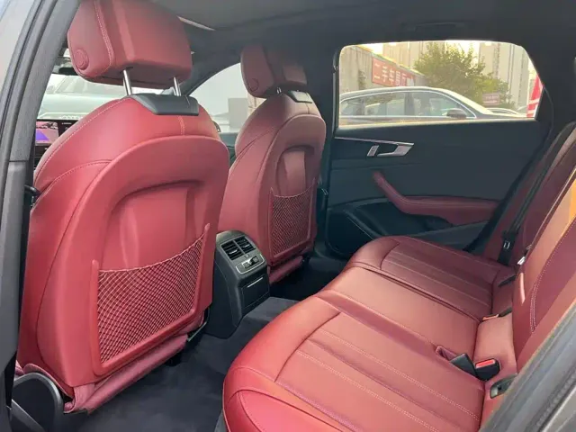Audi A4L — Фото автомобиля 12