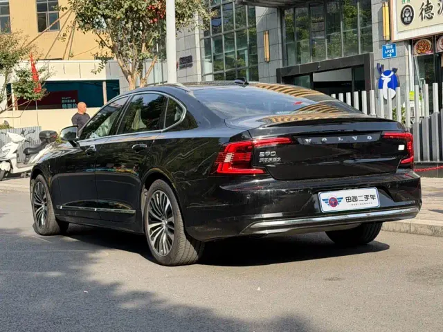 Volvo S90 — Фото автомобиля 4