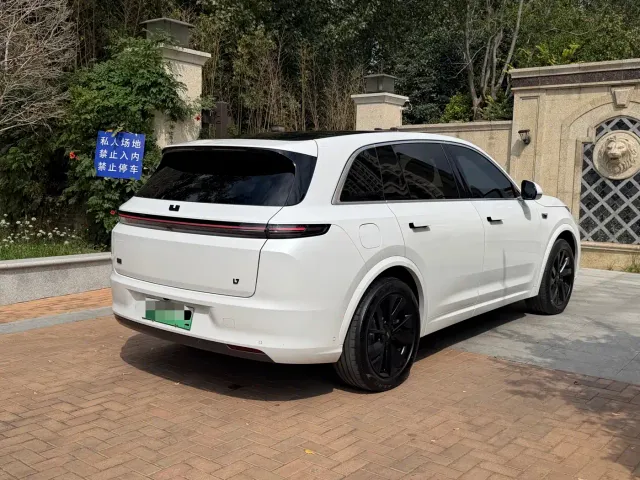 Li Auto L7 — Фото автомобиля 4