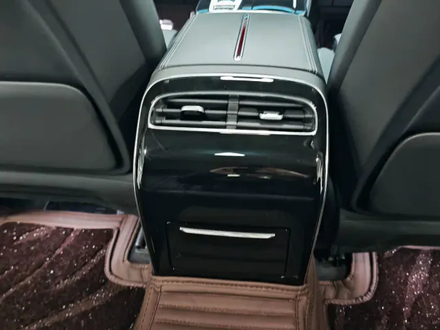 Hongqi H9 — Фото автомобиля 8