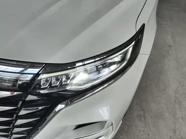 Roewe Roewe iMAX8 EV 2025 1.5T DMH Land Luxury Edition — Фото автомобиля 5