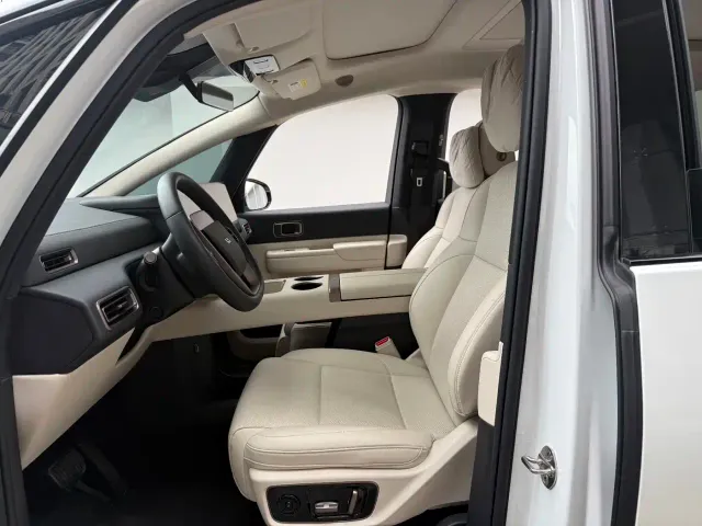 Li Auto MEGA — Фото автомобиля 11