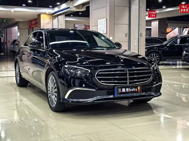 Фотография автомобиля — Mercedes-Benz E-Class