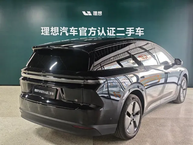 Li Auto i8 — Фото автомобиля 11