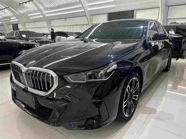 Фотография автомобиля — BMW 5 Series