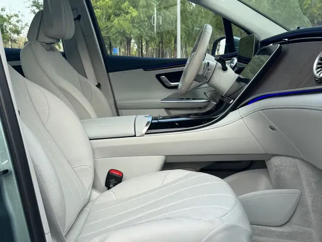 Mercedes-Benz EQE SUV — Фото автомобиля 12